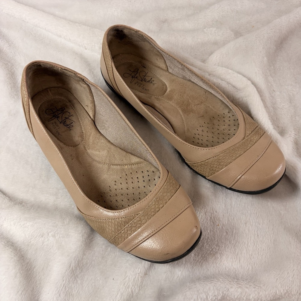 LifeStride Dig Beige Faux Leather Ballet Flats Slip On Comfortable Everyday GUC